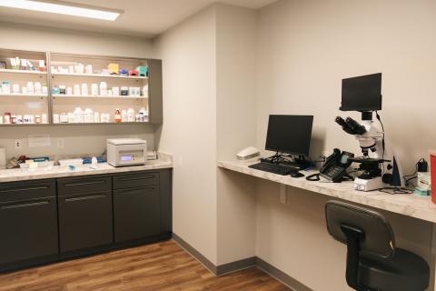 Omnivet’s state-of-the-art laboratory featuring a digital microscope, allowing seamless collaboration with referring veterinarians and pet parents for comprehensive, team-based pet care.